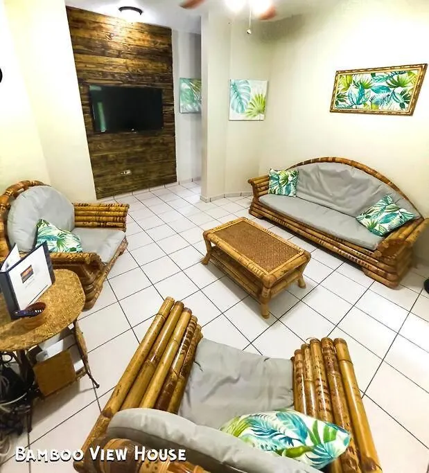Bamboo House- Villa Rincon
